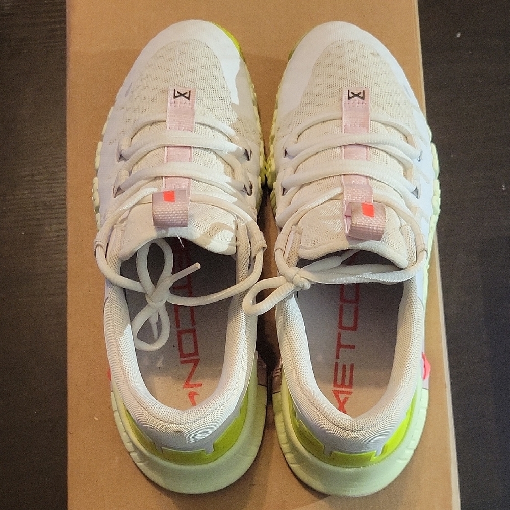 Nike Free Metcon 5 Barely Volt Pink Foam (Womens) Womens 8 EUC - Picture 6 of 11
